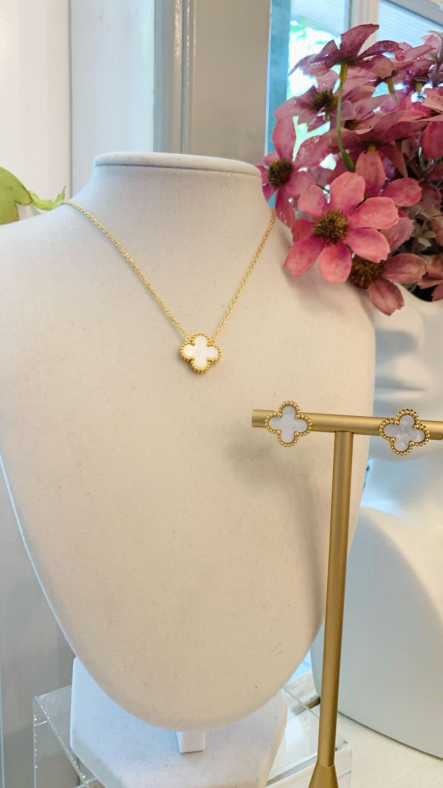 Clover Shell Necklace & Earrings