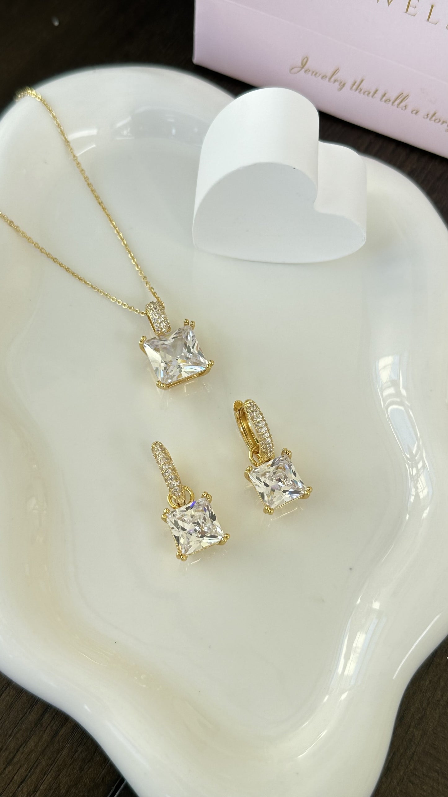Mia- Cubic Set
