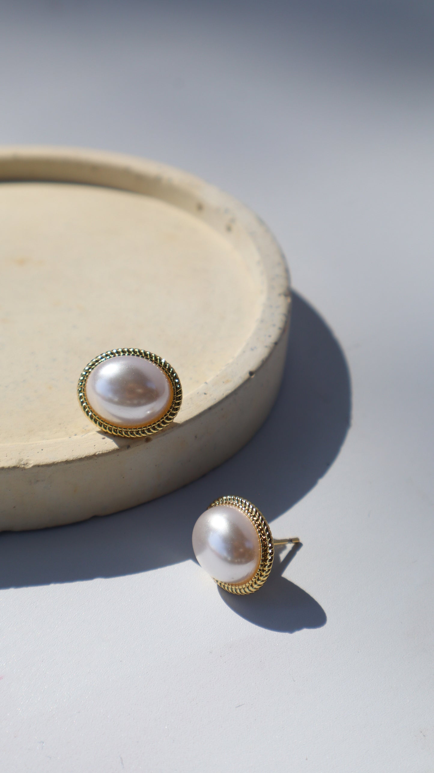 Oval Pearl Stud