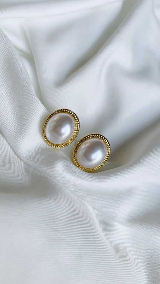 Oval Pearl Stud